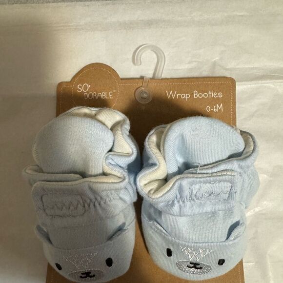 NWT Cute & Cozy Baby Boy Booties – Perfect for Tiny Toes (0-6 Months) - Picture 3 of 5